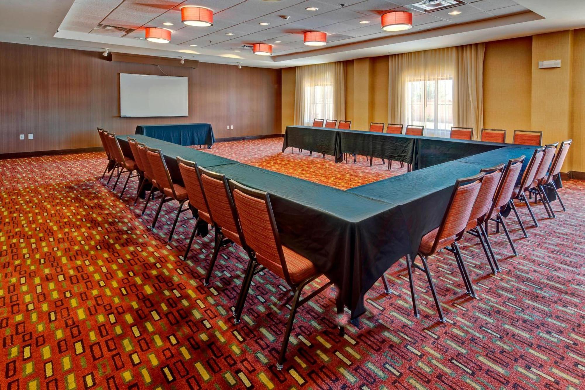 Courtyard By Marriott Midland Hotel Bagian luar foto
