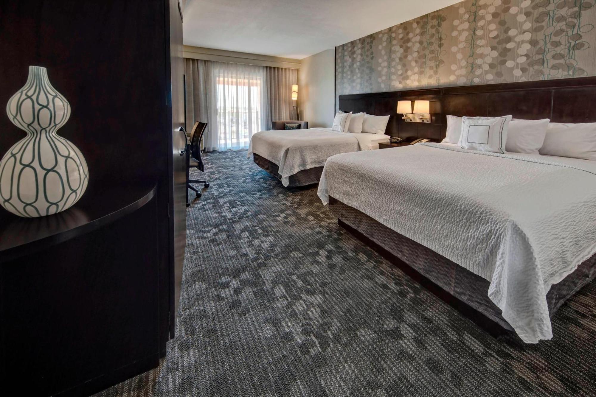 Courtyard By Marriott Midland Hotel Bagian luar foto