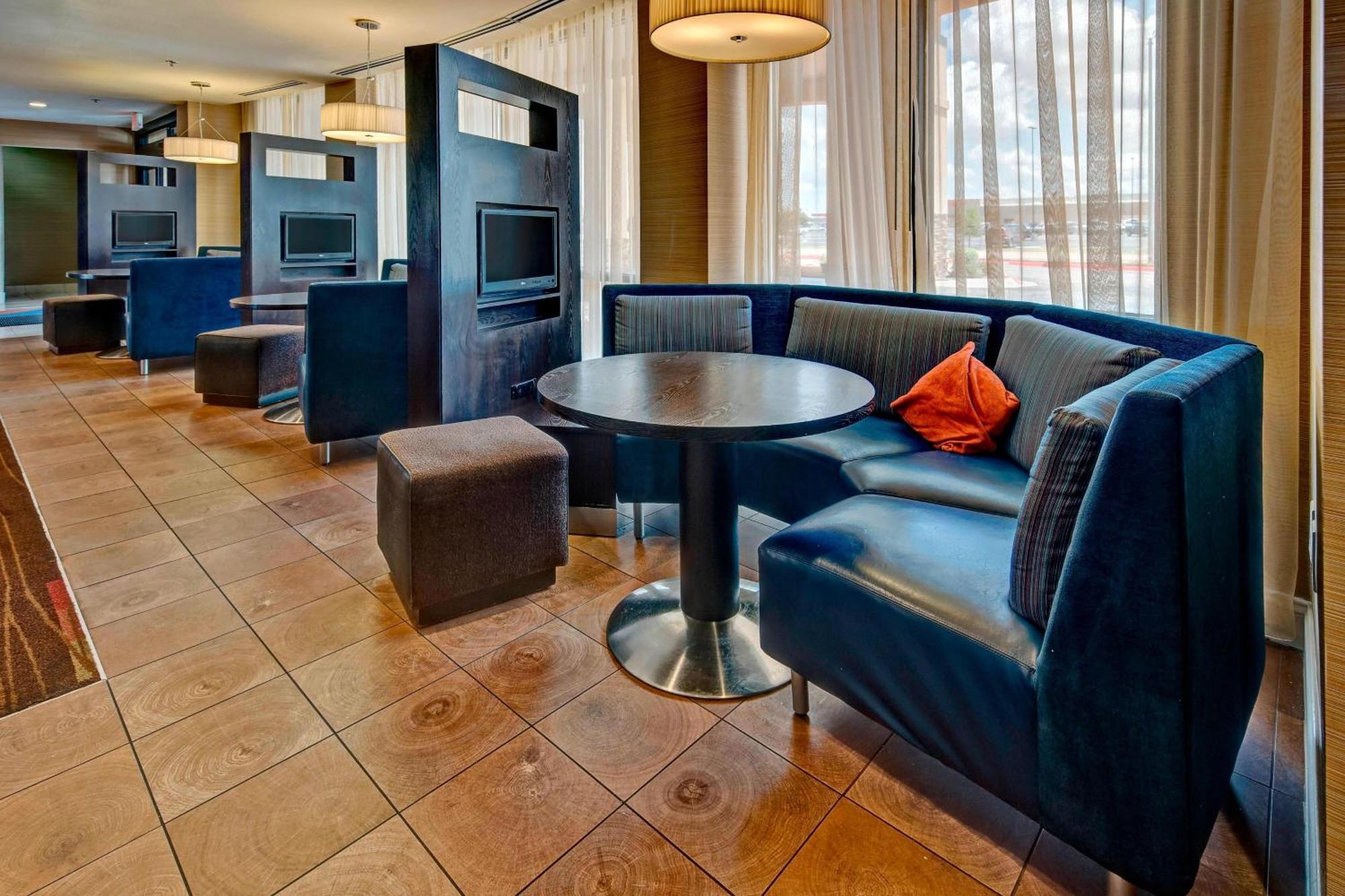 Courtyard By Marriott Midland Hotel Bagian luar foto