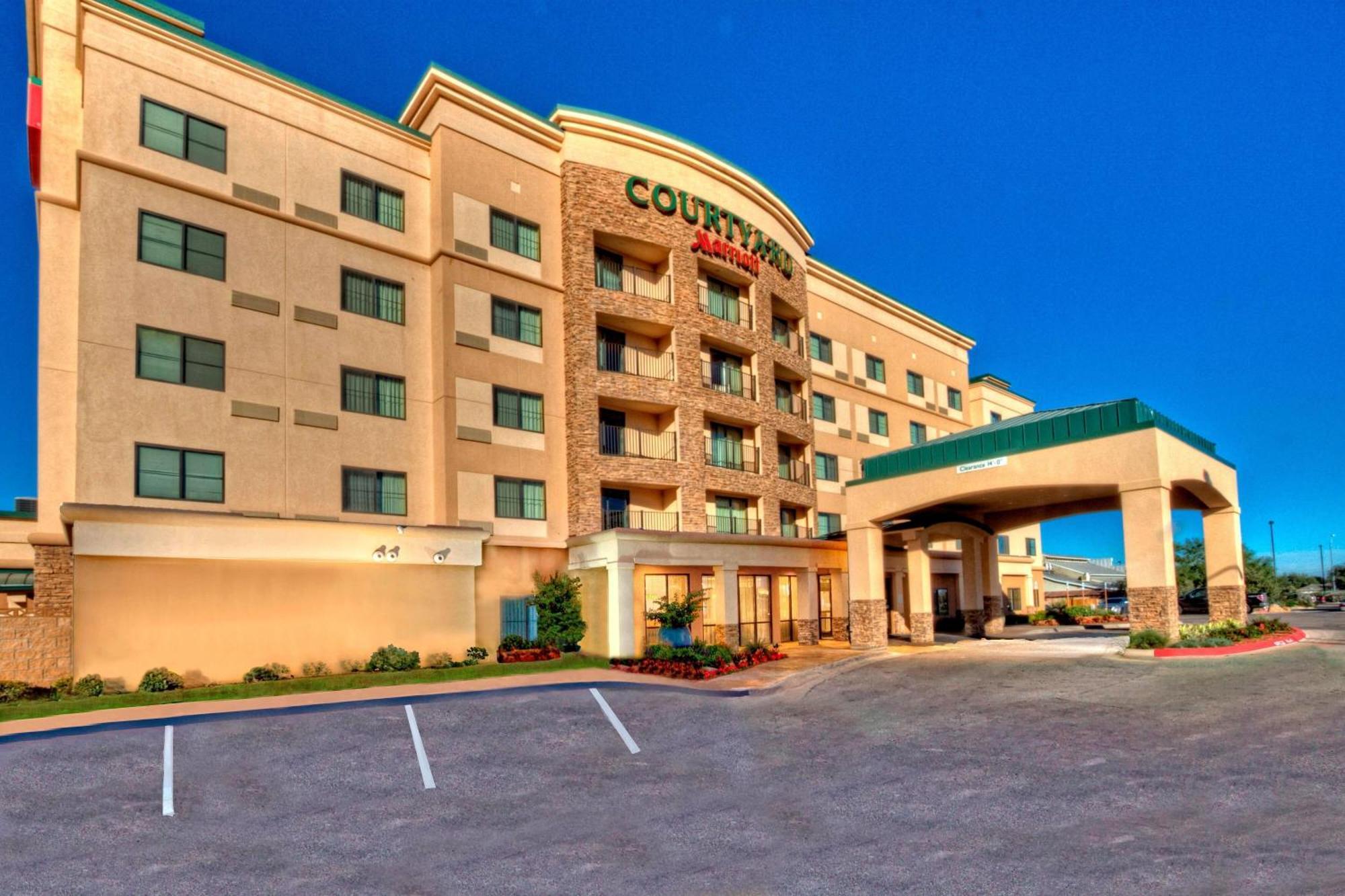 Courtyard By Marriott Midland Hotel Bagian luar foto