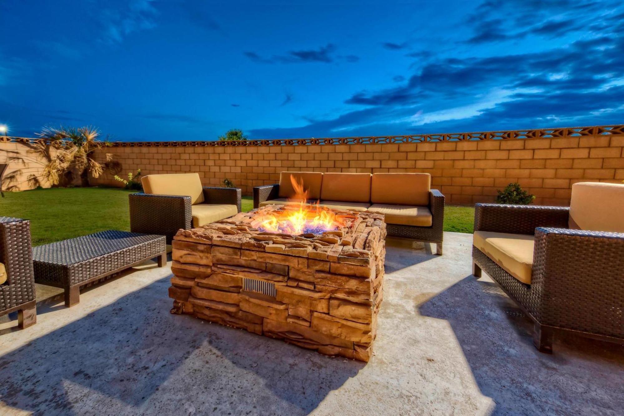 Courtyard By Marriott Midland Hotel Bagian luar foto